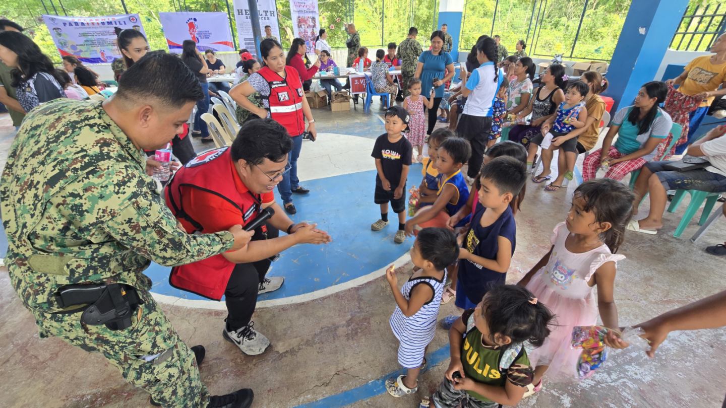 RMFB1, kaagapay sa paghahatid ng tulong sa isinagawang outreach program ...